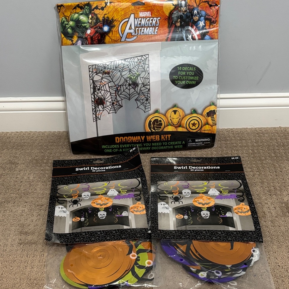 Marvel Avengers Halloween Decoration Set with Black and Orange + 60 piece swirl